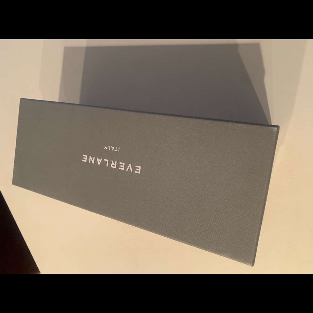 Gently used Everlane Day glove in black